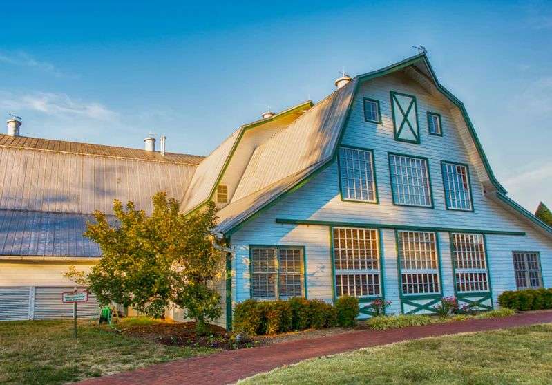 The Pigeon Forge TN Apple Barn has been making mouthwatering and homemade pies that allow you to experience the taste of the apple in every bite for decades.